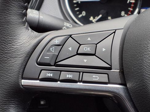 Certified 2018 Nissan Rogue SV image 21