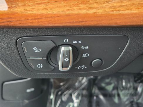 Used 2023 Audi Q5 2.0T Premium w/ Convenience Package image 18