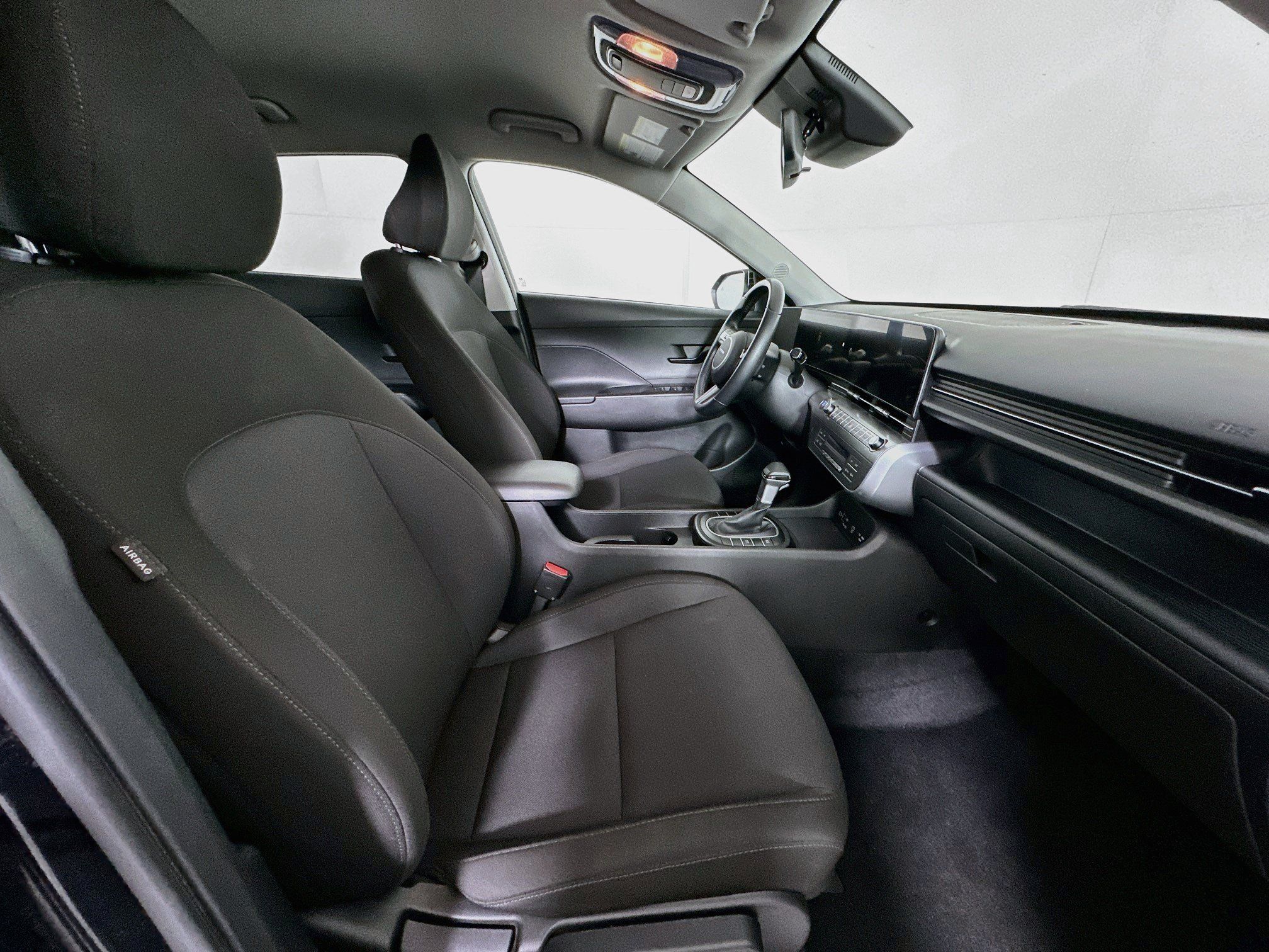 Used 2025 Hyundai Kona SEL FWD image 29
