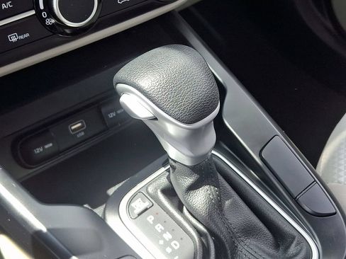 Used 2025 Kia Soul LX w/ LX Technology Package FWD image 14