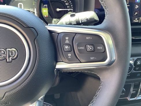 Used 2025 Jeep Wrangler Unlimited Sahara AWD/4WD image 12