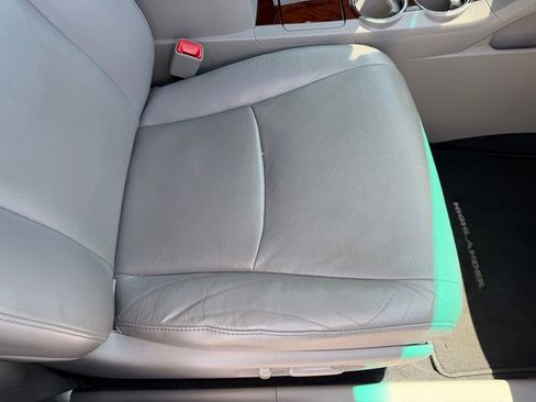 Used 2011 Toyota Highlander Limited w/ Tow Pkg FWD image 17