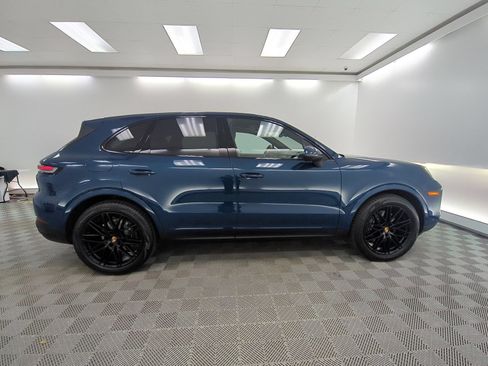 Certified 2025 Porsche Cayenne AWD/4WD image 8