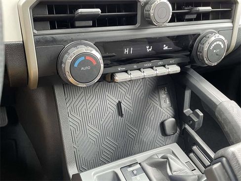 Used 2024 Toyota Tacoma TRD Off-Road image 29