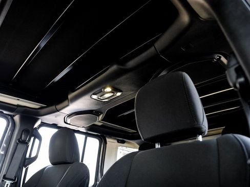 Used 2021 Jeep Wrangler Unlimited Willys image 9