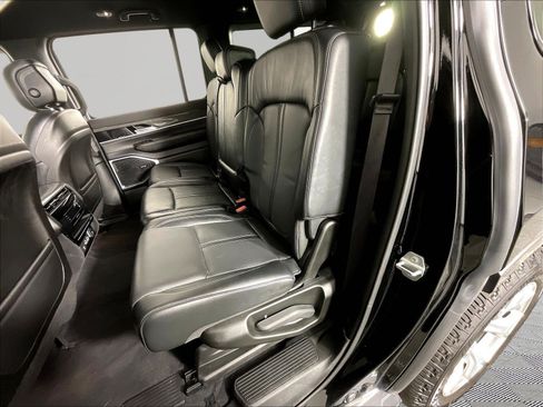 Used 2022 Jeep Wagoneer Series II AWD/4WD image 22