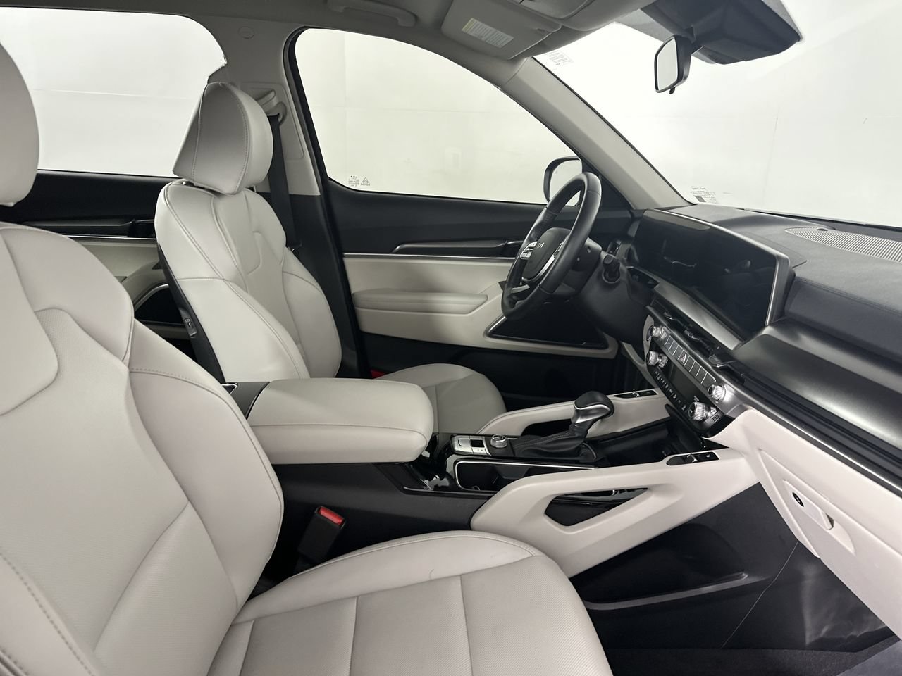 Certified 2024 Kia Telluride S FWD image 12