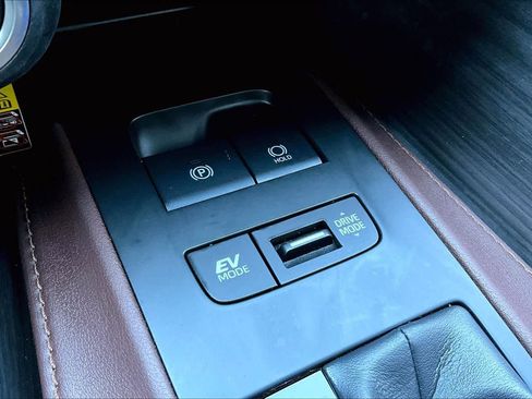 Certified 2024 Toyota Venza Limited AWD/4WD image 34