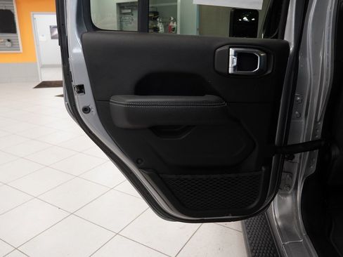 Used 2020 Jeep Wrangler Unlimited Sahara image 22