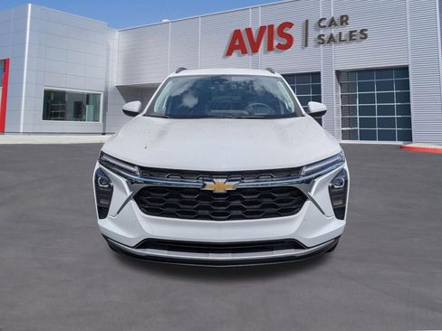 Used 2025 Chevrolet Trax LT w/ LT Convenience Package FWD image 2