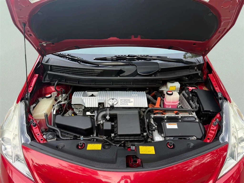 Used 2014 Toyota Prius V Two FWD image 16