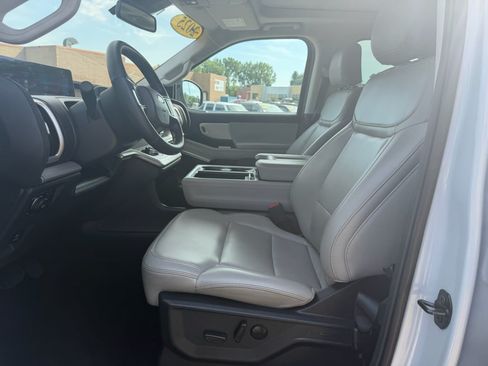 Used 2025 Ford Expedition Active AWD/4WD image 14