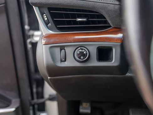 Used 2020 Cadillac Escalade Luxury image 15