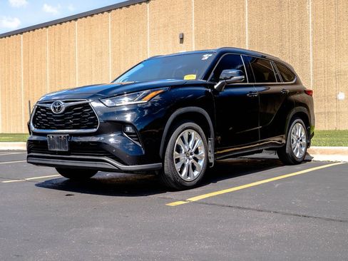 Used 2023 Toyota Highlander Limited AWD/4WD image 4