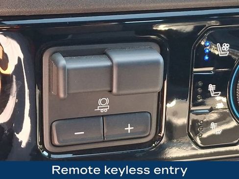 Used 2025 Chevrolet Silverado 2500 ZR2 w/ Technology Package AWD/4WD image 17