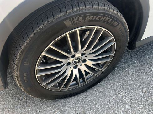 Certified 2024 Mercedes-Benz GLC 300 image 4