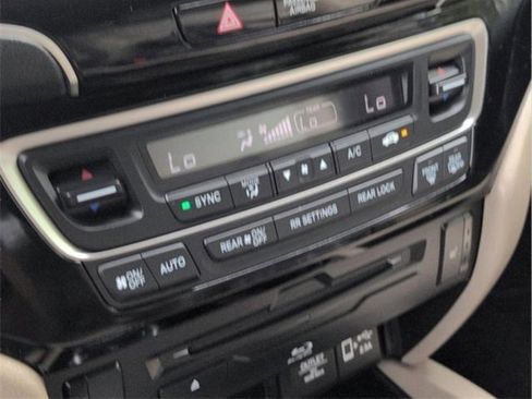 Used 2022 Honda Pilot Touring image 39