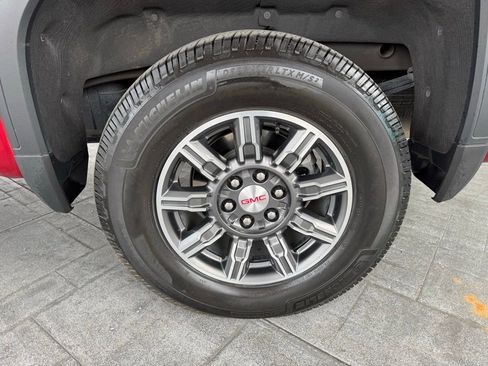 Used 2025 GMC Sierra 1500 AT4 w/ AT4 Premium Package AWD/4WD image 4