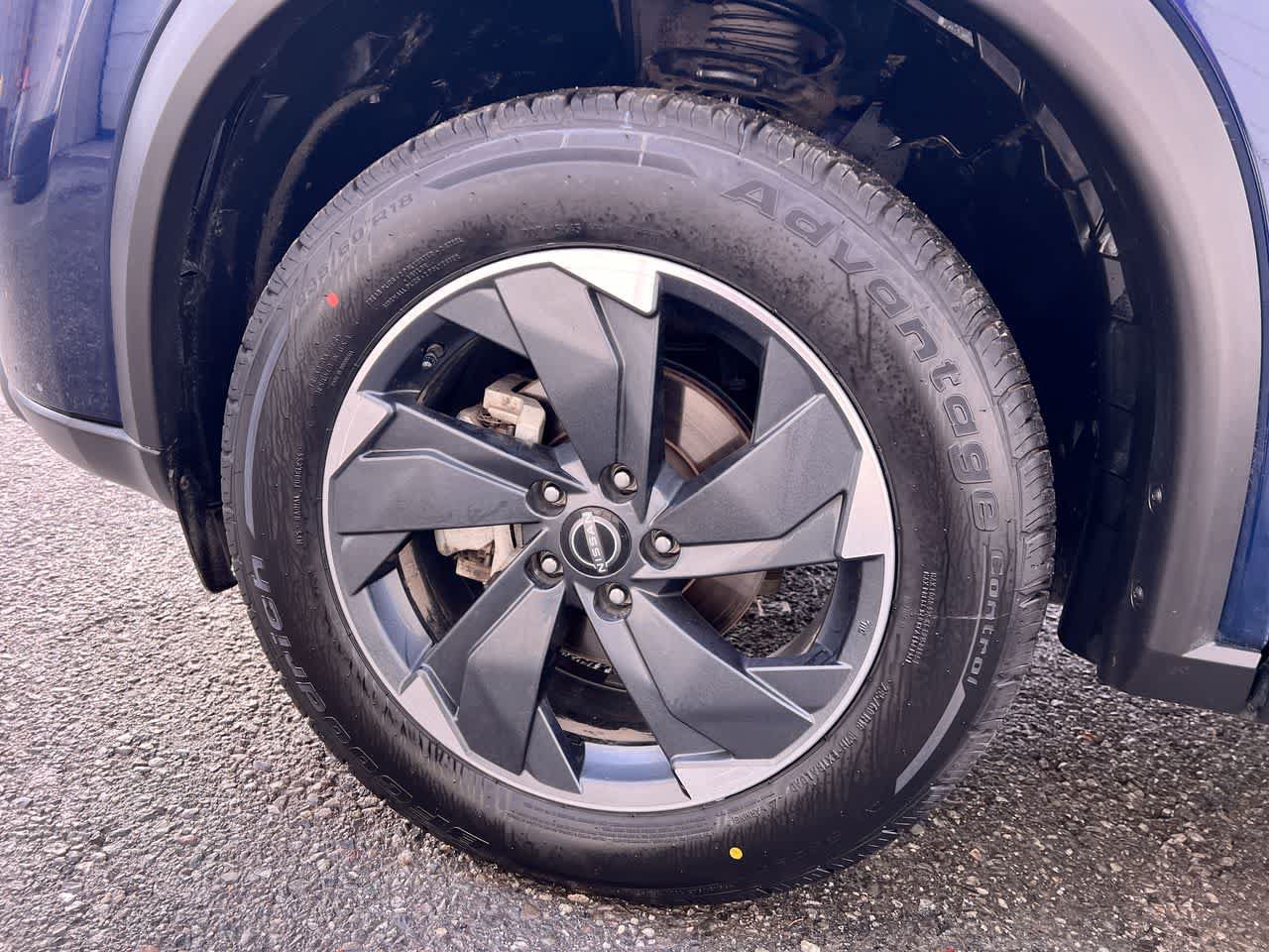 Used 2024 Nissan Rogue SV AWD/4WD image 10