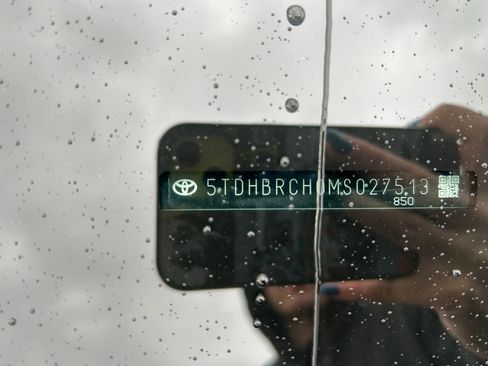 Used 2021 Toyota Highlander XLE image 34