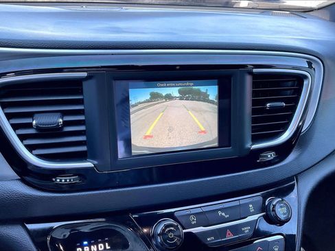Used 2018 Chrysler Pacifica Touring Plus w/ S Appearance Package FWD image 25