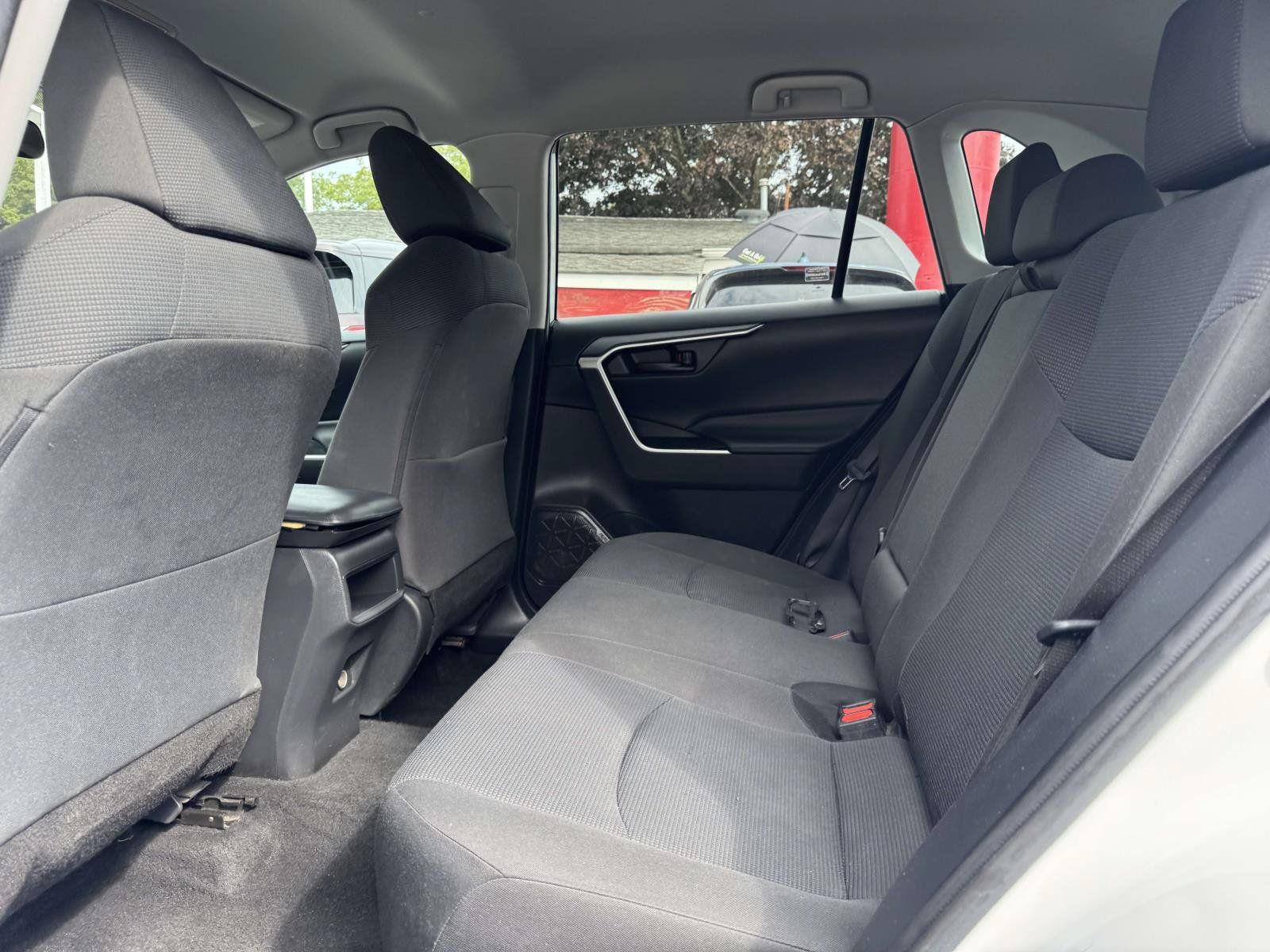 Used 2021 Toyota RAV4 LE AWD/4WD image 9