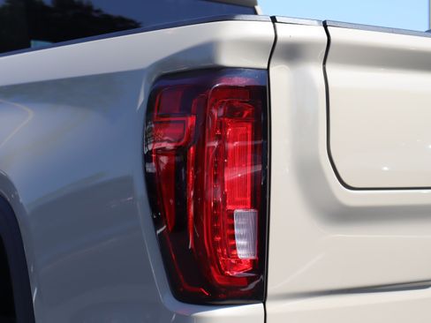 Used 2022 GMC Sierra 1500 AT4 AWD/4WD image 32
