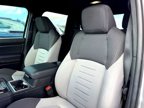 Used 2024 Toyota Tacoma TRD Off-Road image 15