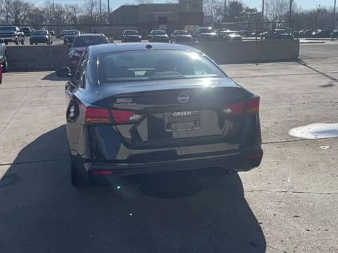 Used 2024 Nissan Altima 2.5 SV image 7