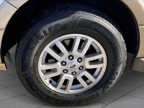 Used 2013 Ford Expedition XLT image 11