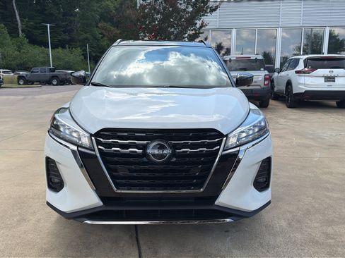 Certified 2024 Nissan Kicks SR w/ SR Premium Package FWD image 8