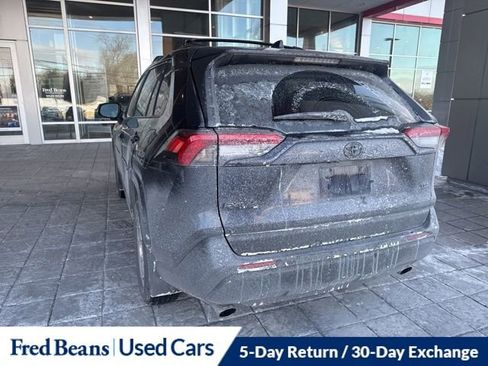 Used 2022 Toyota RAV4 XLE w/ XLE Grade Weather Package image 9
