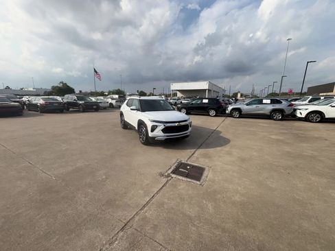Used 2025 Chevrolet TrailBlazer LT image 16