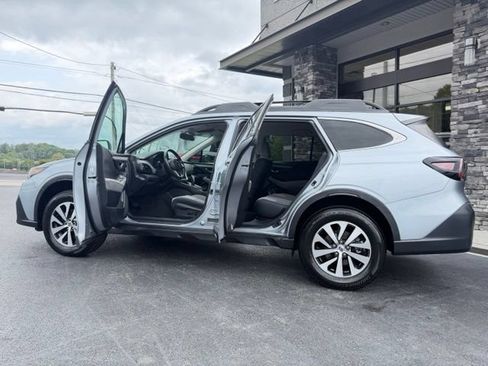 Used 2021 Subaru Outback Premium AWD/4WD image 7