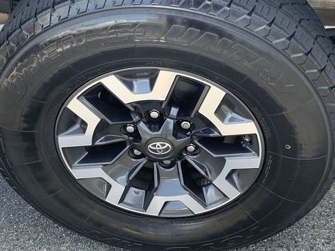 Certified 2021 Toyota Tacoma TRD Off-Road w/ Technology Package AWD/4WD image 33
