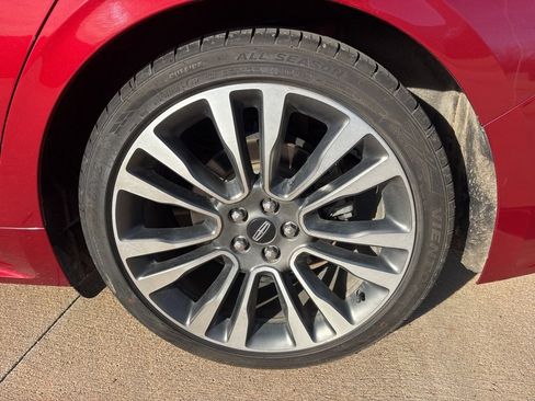 Used 2019 Lincoln Continental Select image 7