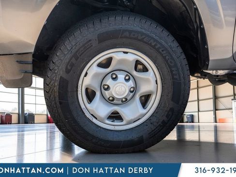 Used 2021 Toyota Tacoma SR AWD/4WD image 31