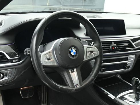 Used 2021 BMW 750i xDrive w/ Executive Package image 26