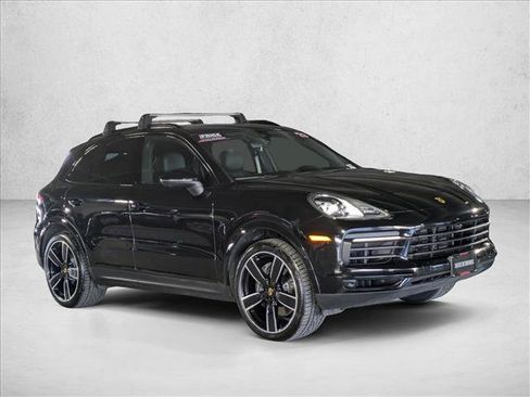 Used 2023 Porsche Cayenne Platinum Edition image 2