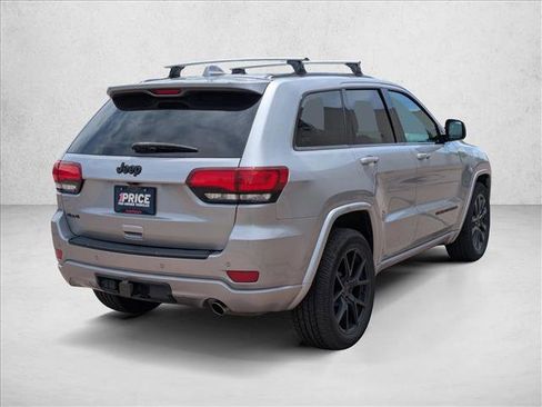 Used 2017 Jeep Grand Cherokee Altitude AWD/4WD image 5