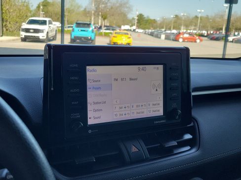 Used 2021 Toyota RAV4 XLE image 21