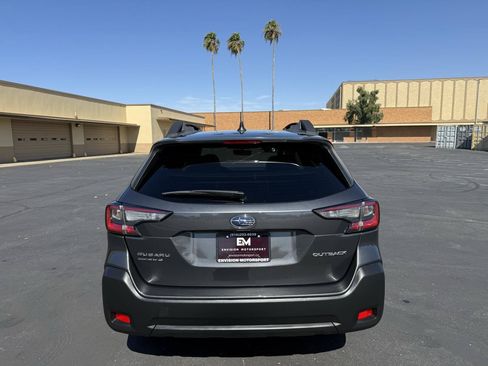 Used 2025 Subaru Outback Premium AWD/4WD image 6