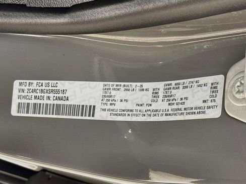 Used 2025 Chrysler Pacifica Select FWD image 36