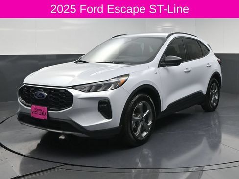 Used 2025 Ford Escape ST-Line w/ Tech Pack #1 FWD image 2