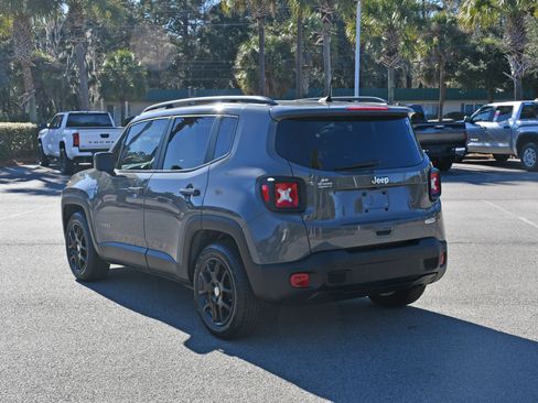 Used 2019 Jeep Renegade Latitude w/ Safety & Security Group II image 4