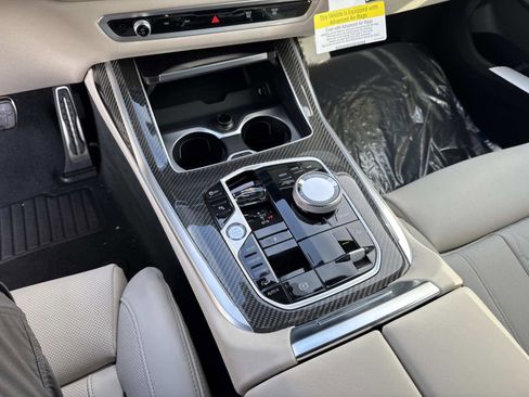 New 2026 BMW X7 M60i image 27