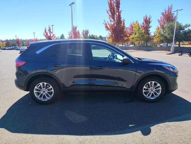 Used 2022 Ford Escape SE w/ Cold Weather Package FWD image 2