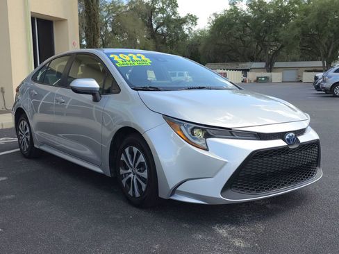 Used 2022 Toyota Corolla LE FWD image 3