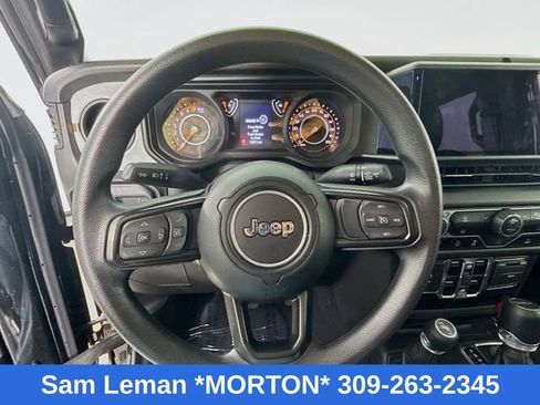 Used 2024 Jeep Gladiator Sport image 11