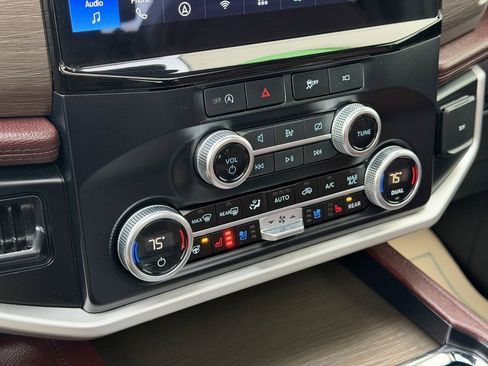 Used 2024 Ford Expedition Max Limited image 11